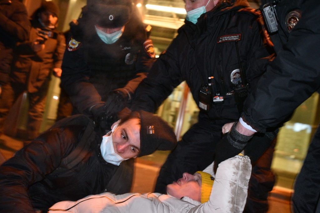 Navalnîi, reținut de poliție la Moscova. Susținătorii lui, de asemenea arestați!