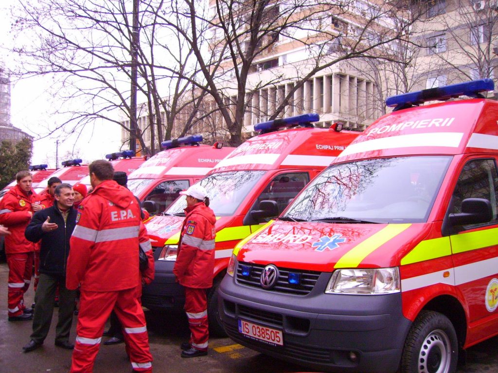 Accident în Braşov. Ambulanţa SMURD a lovit un om pe trecerea de pietoni