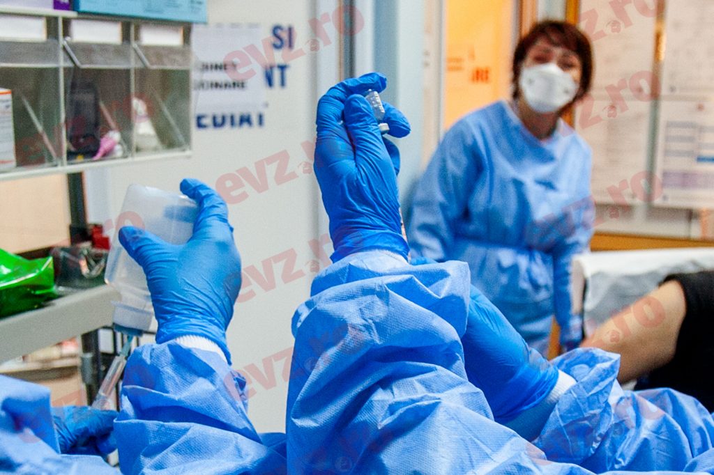 A cincea tranșă de vaccin de la Pfizer sosește în România. Cum se distribuie dozele