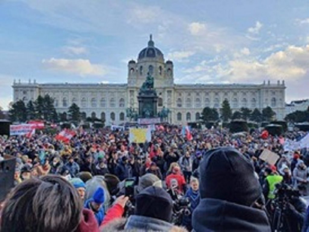 10.000 de protestatari anti-mască la Viena. Guvernul prelungește lockdown-ul