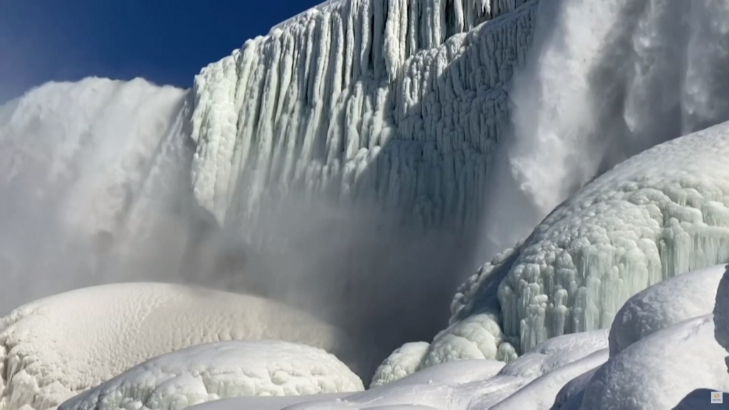 Imagini apocaliptice cu Cascada Niagara! Niciodată în istorie nu s-a văzut aşa ceva. FOTO