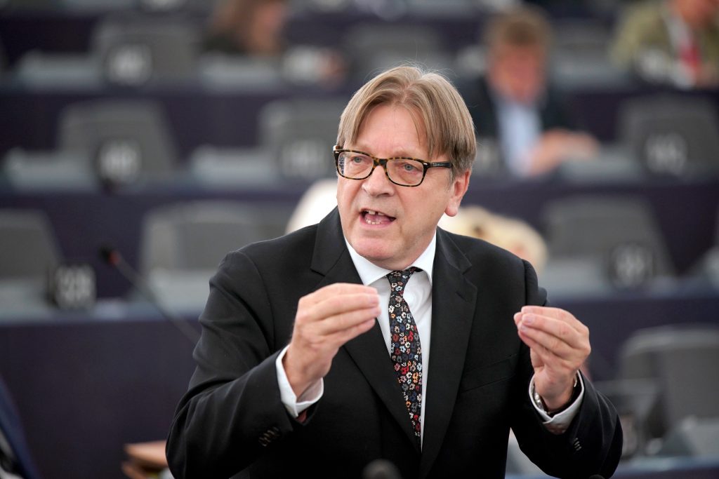 Europarlamentar belgian: Iubesc UE, dar strategia de vaccinare e un fiasco