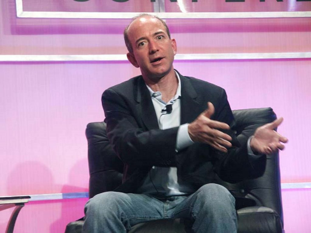 Jeff Bezos cedează şefia Amazon. Cine profită de pasul în spate al miliardarului