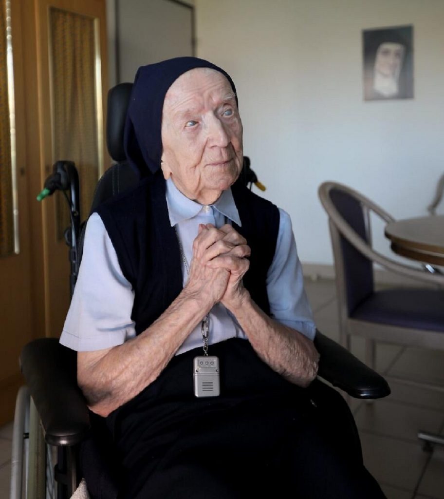 Cea mai bătrână persoană din Europa a scăpat de COVID-19. Călugărița are 117 ani