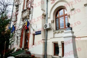 Ministerul Educației și Cercetării: În şcoală, politica se opreşte la poarta şcolii