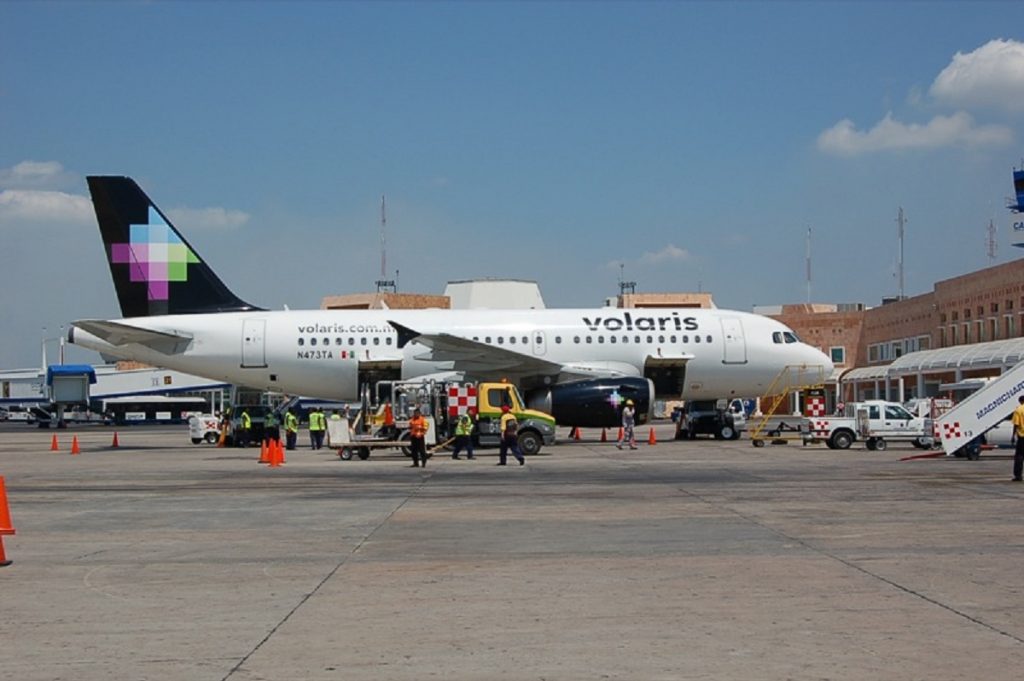 Români blocați în Mexic, pe aeroport. Vacanță de coșmar