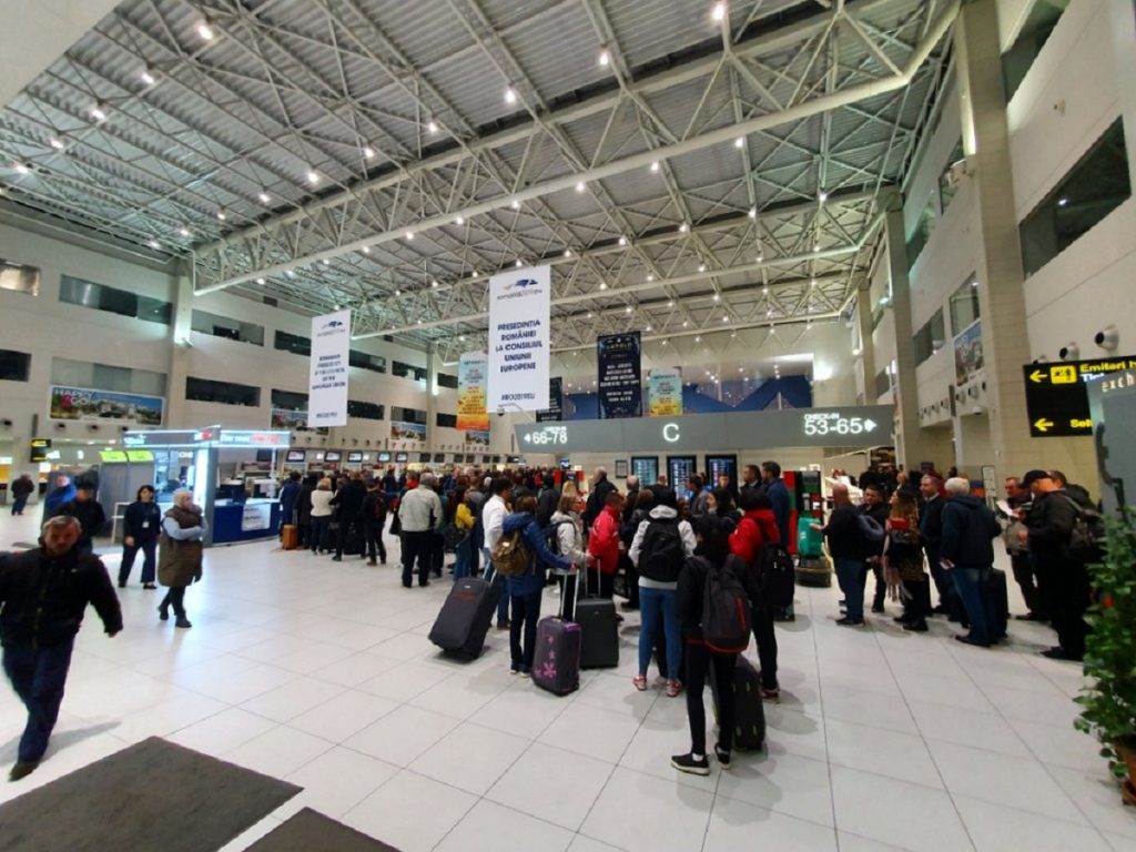 Români blocați pe Aeroport, la Istanbul. Gafa uriașă care le-a dat programul peste cap și i-a umplut de nervi