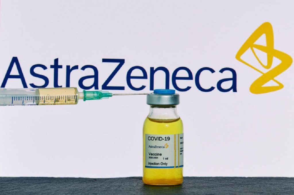 Vaccinul AstraZeneca are efecte adverse mai severe ca Pfizer și Moderna? Iată răspunsul unui expert