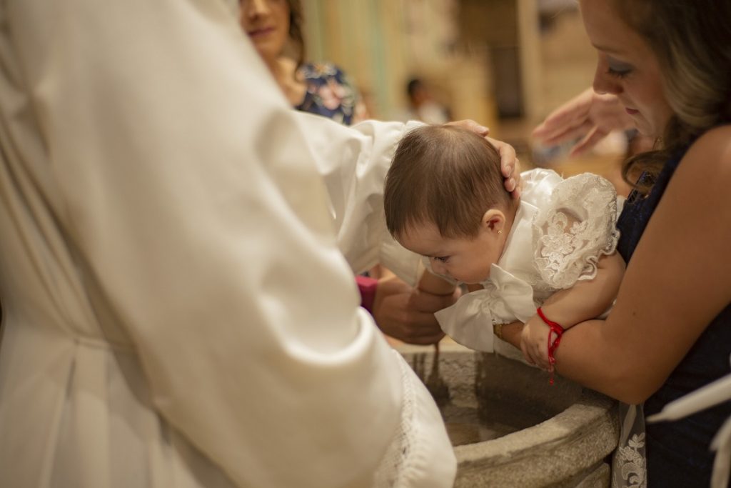 Sfântul Botez şi moartea bebeluşului de la Suceava. Ce spune preotul Constantin Pătuleanu