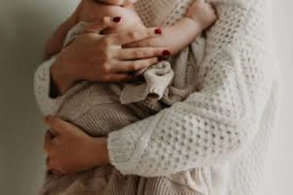 Mamele ar putea beneficia, după naștere, de consiliere psihologică. Depresia postpartum netratată poate afecta dezvoltarea copilului