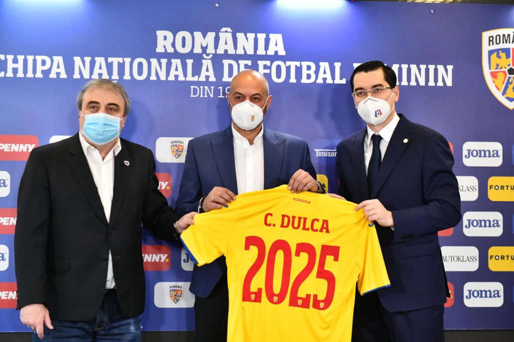 Cristi Dulca, debut cu dreptul pe banca naţionalei de fotbal feminin a României