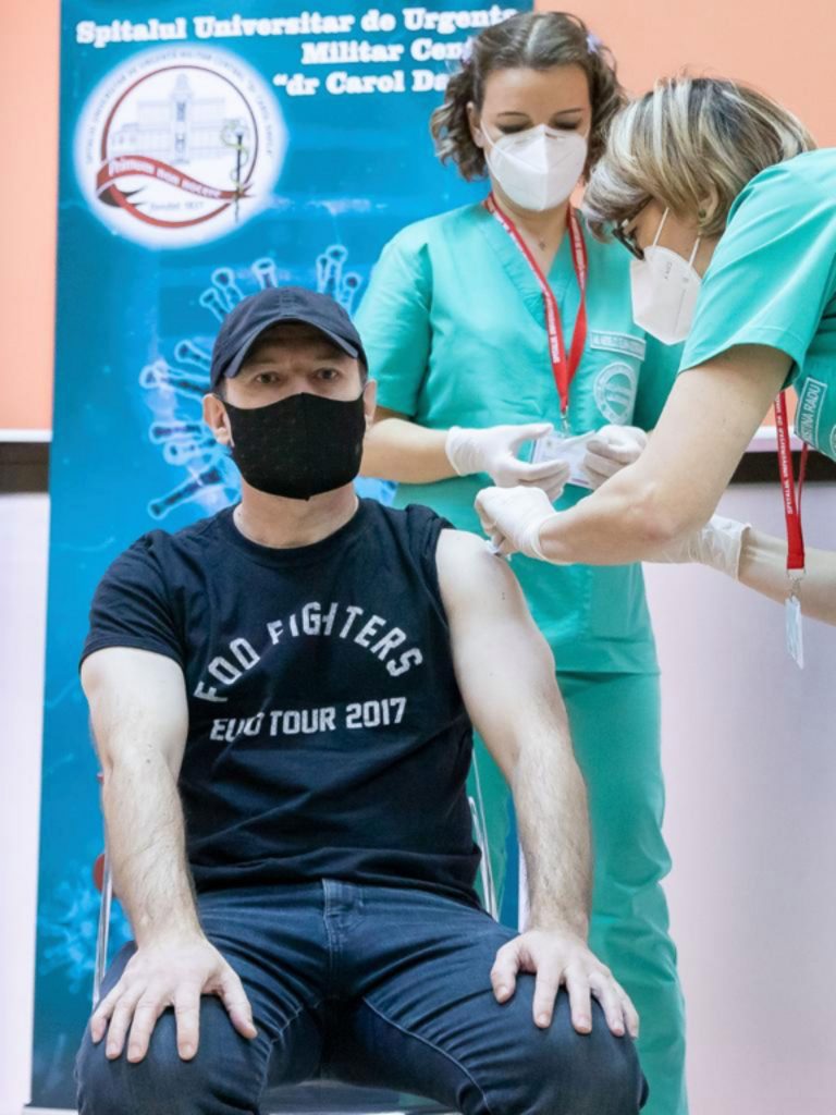 Campania de vaccinare în România. Membrii Guvernului la rapel