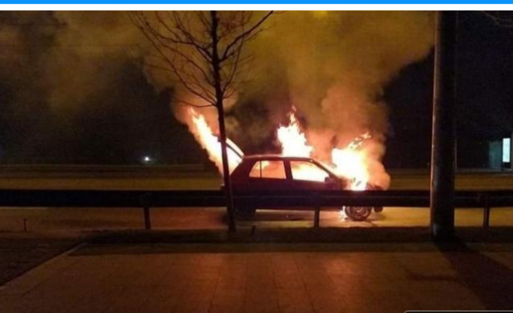 Mașină în flăcări pe un bulevard din Capitală. S-a intervenit de urgență