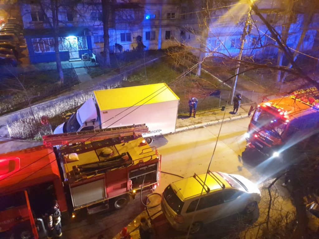 Piromanul din Galați: Și-a incendiat a patra oară propria locuință. Zeci de oameni, evacuați. VIDEO
