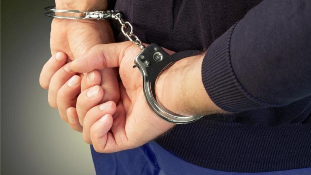 Un fost polițist a primit mandat de arestare. Ce îi plăcea să fure