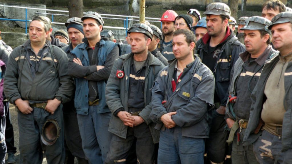 Protest la Complexul Energetic Oltenia. Declarațiile unui deputat PNL au băgat 600 de mineri  în grevă. Oamenii cer reducerea vârstei de pensionare