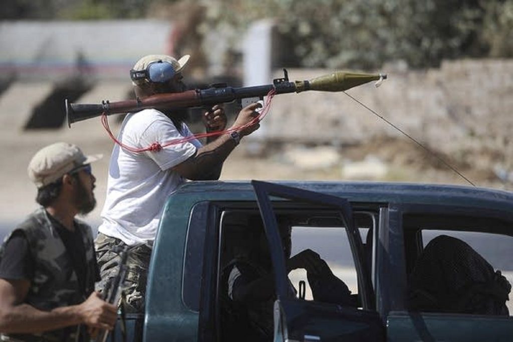 Tentativă de asasinat asupra ministrului de Interne la Tripoli. Mașina, găurită de gloanțe