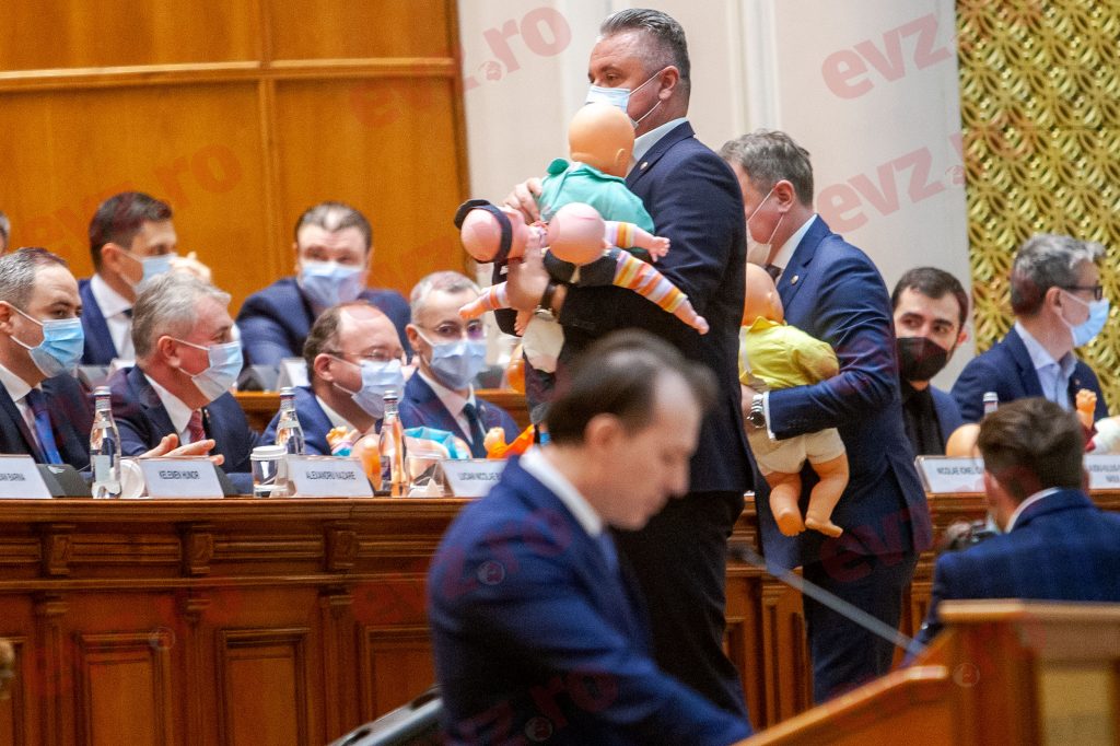 Sănătatea pe moșia lui Cîțu. Politicienii români suferă de libertarianism