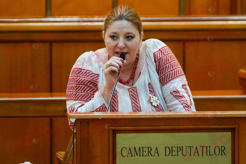 Diana Șoșoacă s-a dat în spectacol. Cum a vrut să impresioneze parlamentari. Orban a reacționat imediat