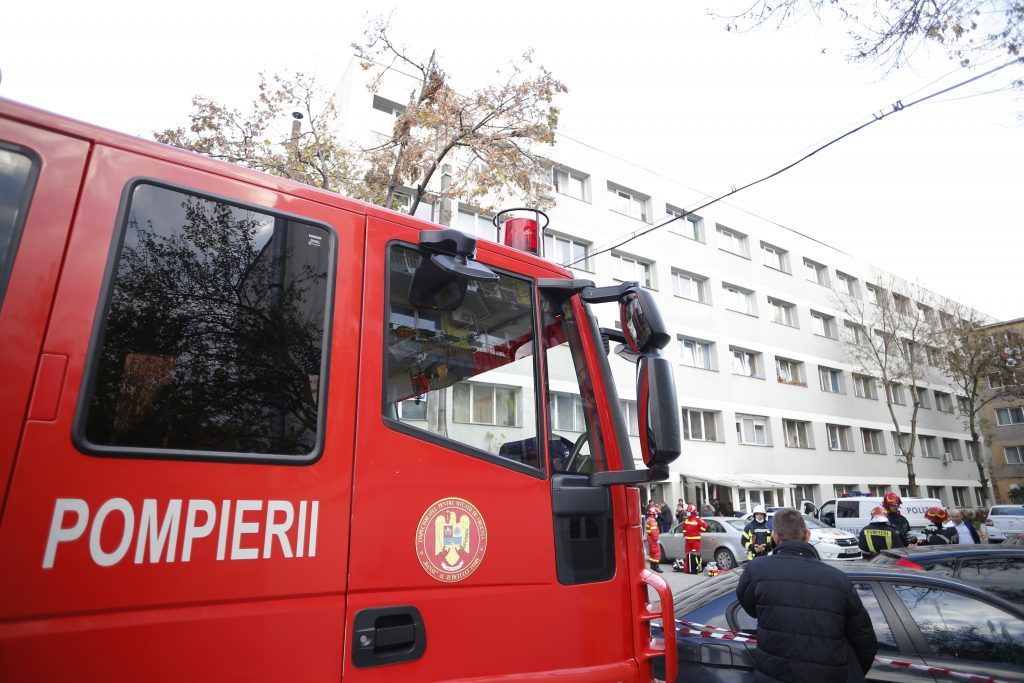 Incendiu la Spitalul de Psihiatrie din Craiova. Trei cadre medicale au sărit pe geam