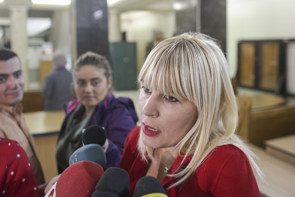 Elena Udrea, mesaj de revoltă din spatele gratiilor după permisia lui Cioacă: „Cum un bărbat iese din închisoare pentru a bea o bere cu rudele, o mamă ar vrea să îi fie alături copilului când este ziua lui de naștere”