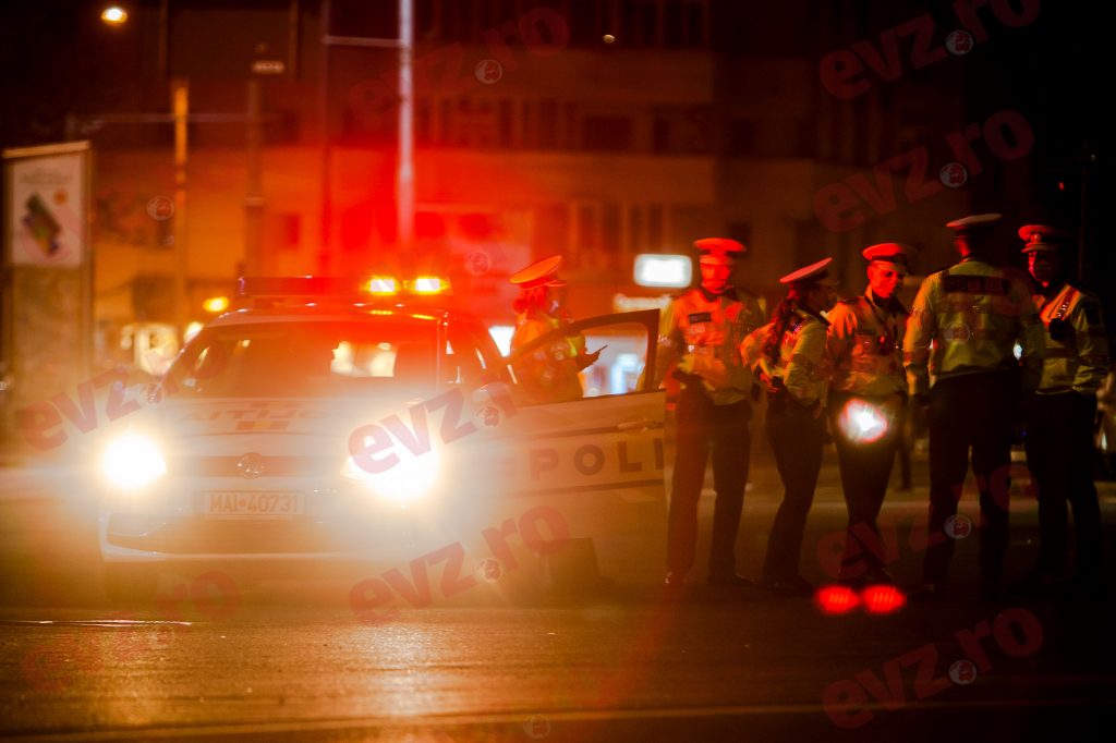 Polițiști bătuți la Craiova. Atenție, imagini cu impact emoțional. VIDEO