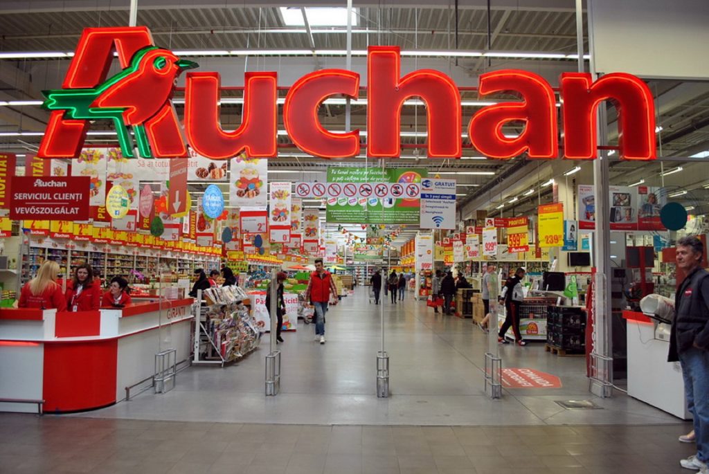 Primul supermarket închis (parțial) din cauza neregulilor. Inspectorii au rămas siderați de ce au găsit în Auchan Vitan. VIDEO