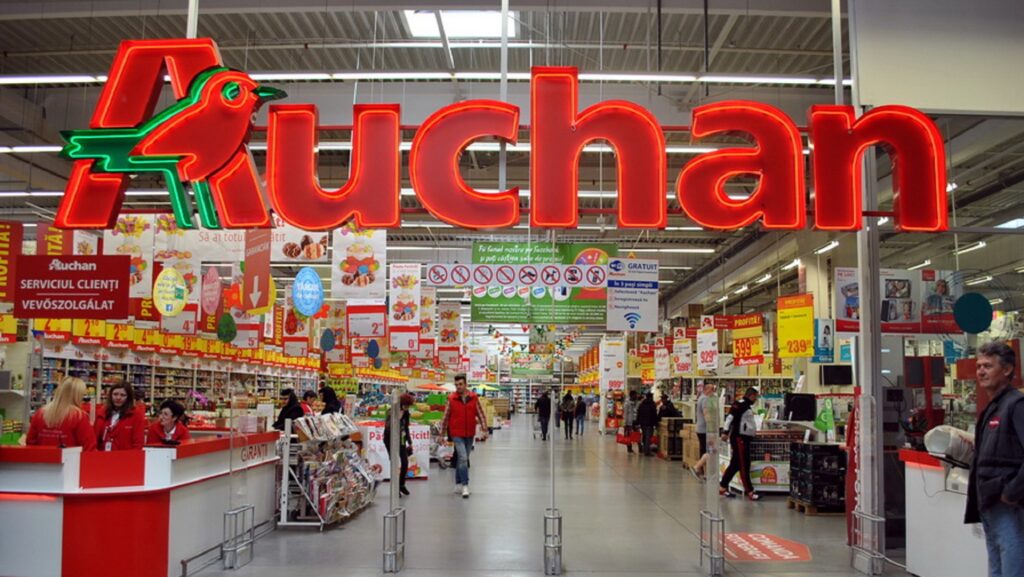 Primul supermarket închis (parțial) din cauza neregulilor. Inspectorii au rămas siderați de ce au găsit în Auchan Vitan. VIDEO