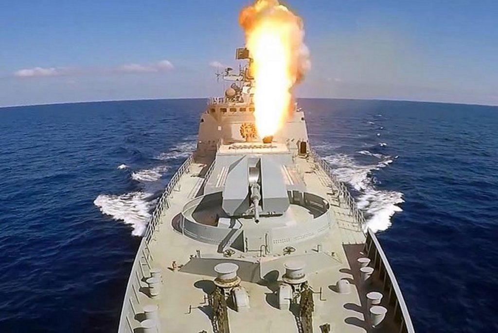 Provocări marca Putin în Marea Neagră. Flota rusă simulează bătălii navale