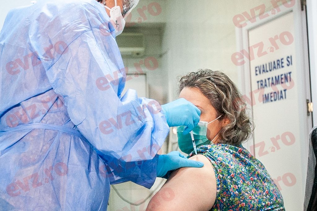 Atenţie la primele zile după vaccinare! Sfatul unui reputat epidemiolog român