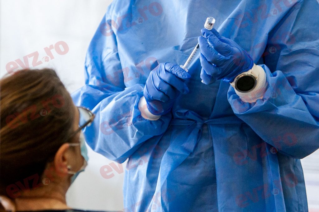 Gafă de proporții făcută în timpul campaniei de vaccinare din Franța. 140 de pacienți au fost afectați