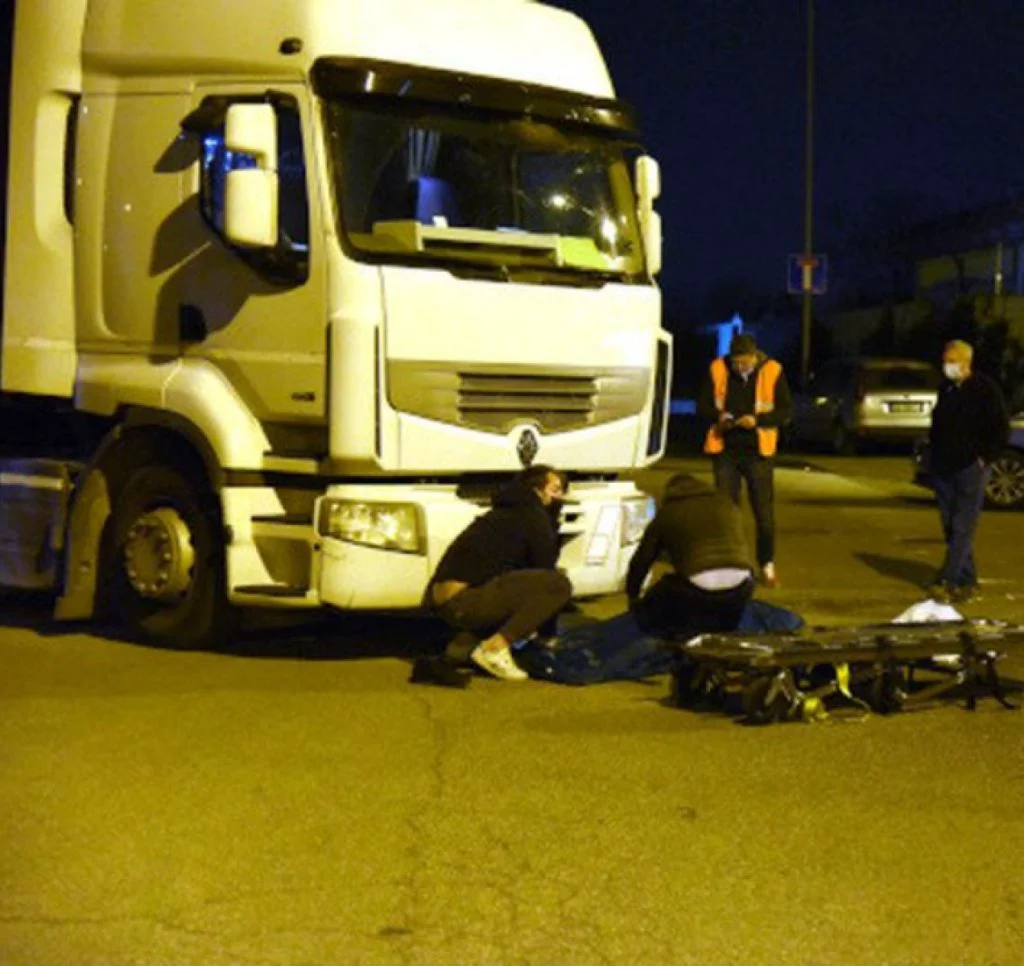 Tragedie într-o parcare din Italia. Un șofer român și-a călcat colegul de muncă