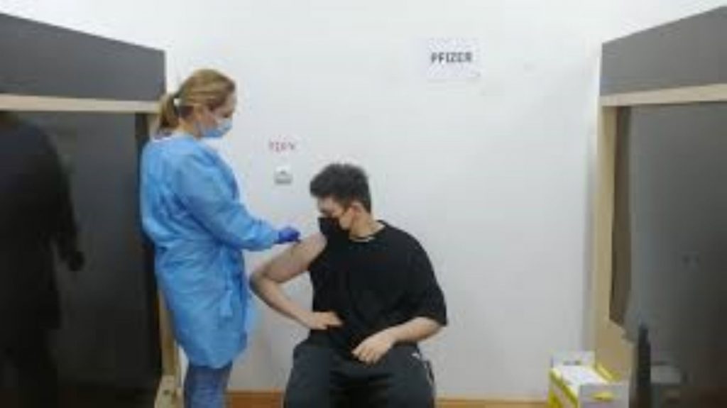 Cine este cel mai tânăr român care s-a vaccinat anti-COVID