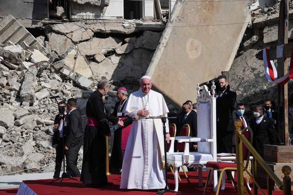 Papa Francisc se roagă pentru pacea în Irak și cere respect pentru femei