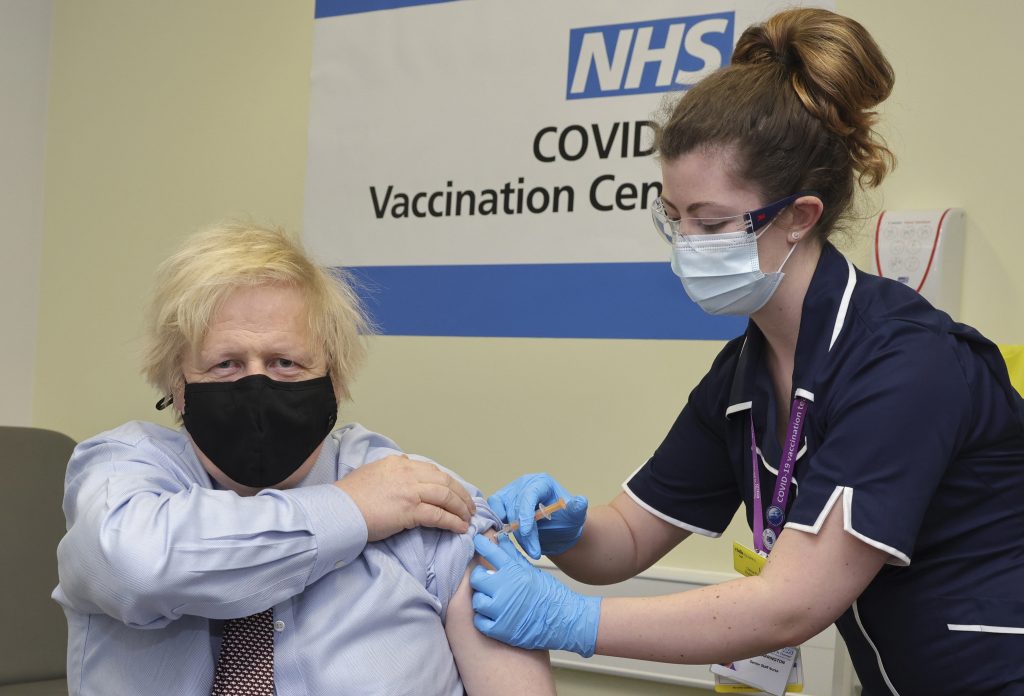 Regatul Unit vaccinează într-o zi mai multe persoane decât o duzină de state ale UE