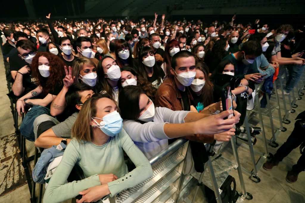 Experiment exploziv în plină pandemie. Concert cu 5.000 de participanți, bazat pe un studiu Covid