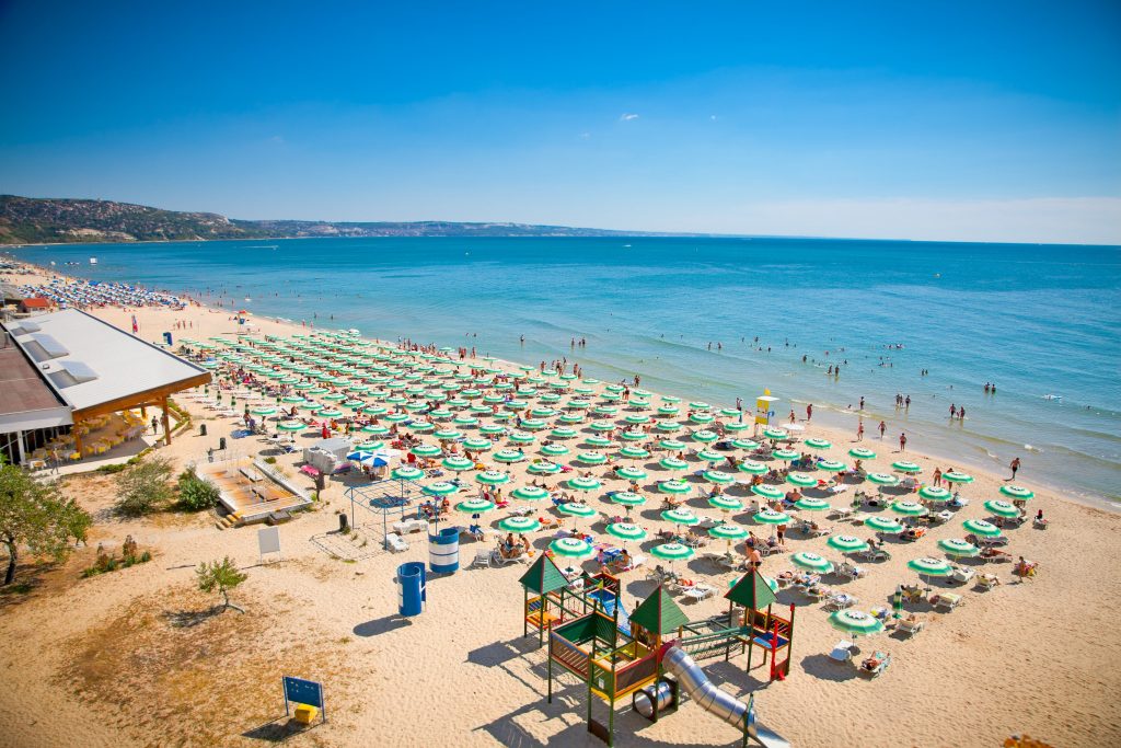 Turiștii români au preferat litoralul bulgăresc. Vecinii au câștigat sume uriașe de pe urma noastră