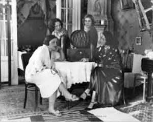 Lumea pestriță și fetele din casa plăcerilor de la Crucea de Piatră