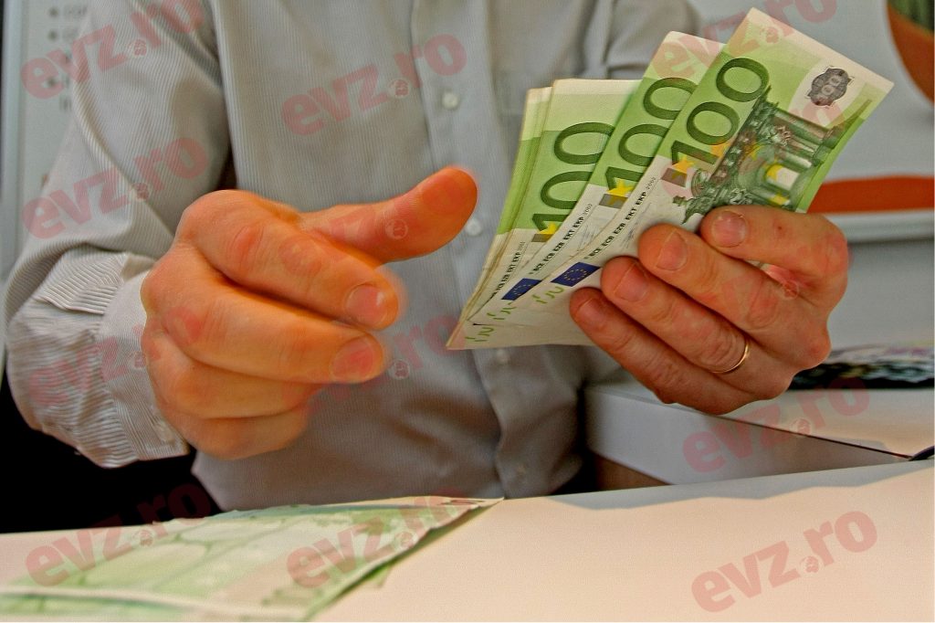 Euro se prăbușește. Analiștii germani au descoperit motivul