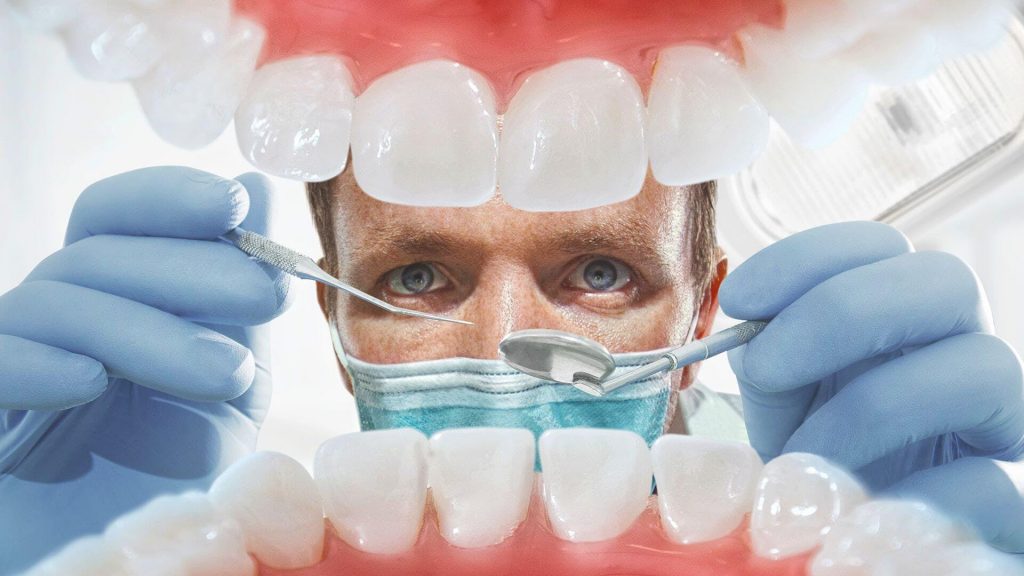 Stomatologii susțin că multă lume își curăță dinții greșit. Cum ar trebui să procedăm corect
