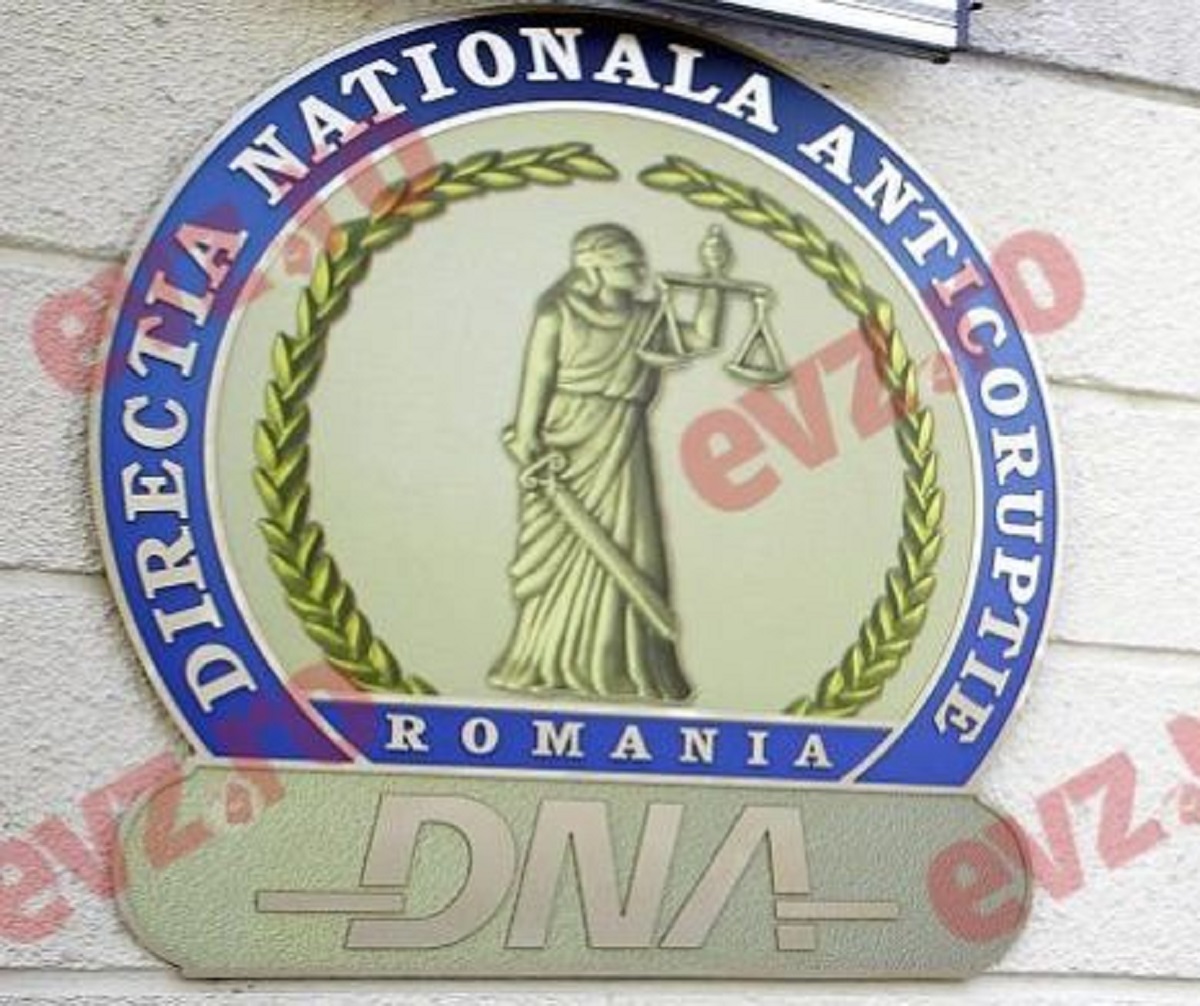 DNA a trimis în judecată un notar pentru retrocedări ilegale