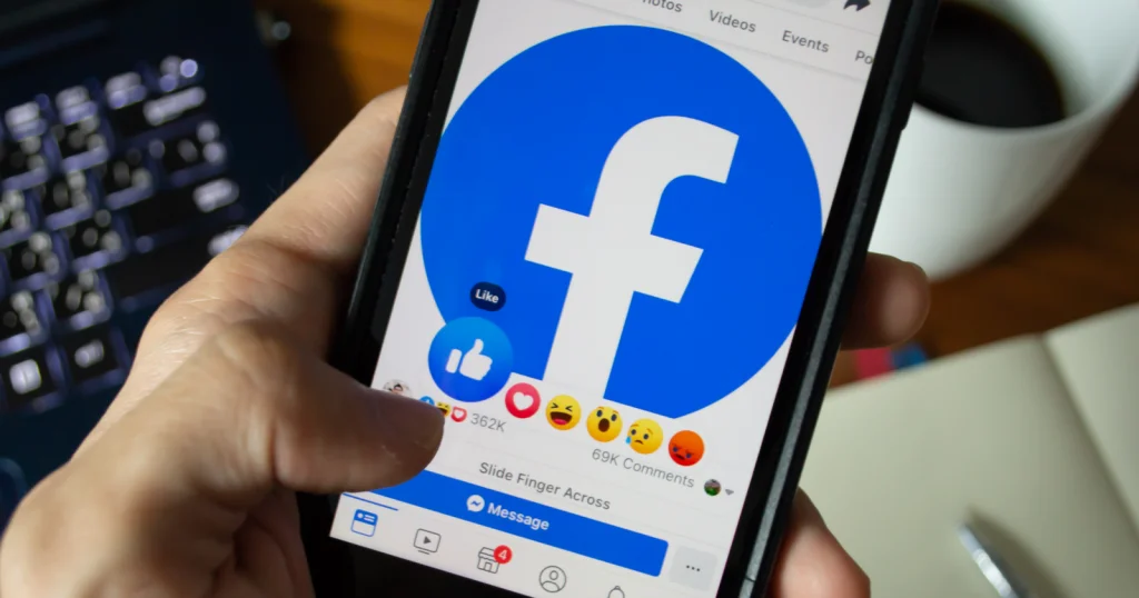 Facebook va implementa noi reguli pentru cei care încalcă standardele platformei