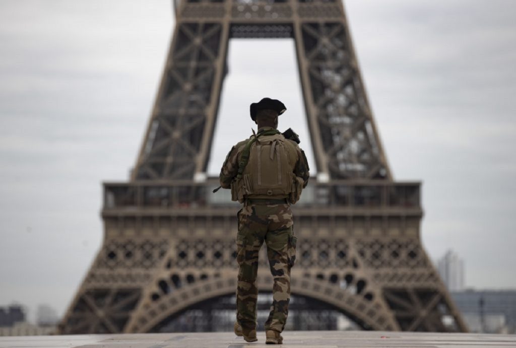 Franța este pusă în fața unui război civil. Scrisoare deschisă a militarilor francezi