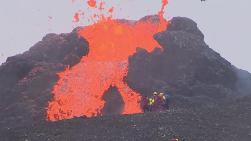 Pelerinaj la vulcanul „nemuritor” din Islanda. Are un secret care îl face unic. VIDEO