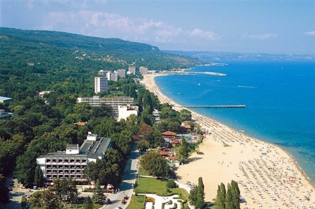Hotelieri bulgari: Umbrele și șezlonguri gratuite dacă statul renunță la taxele de concesiune
