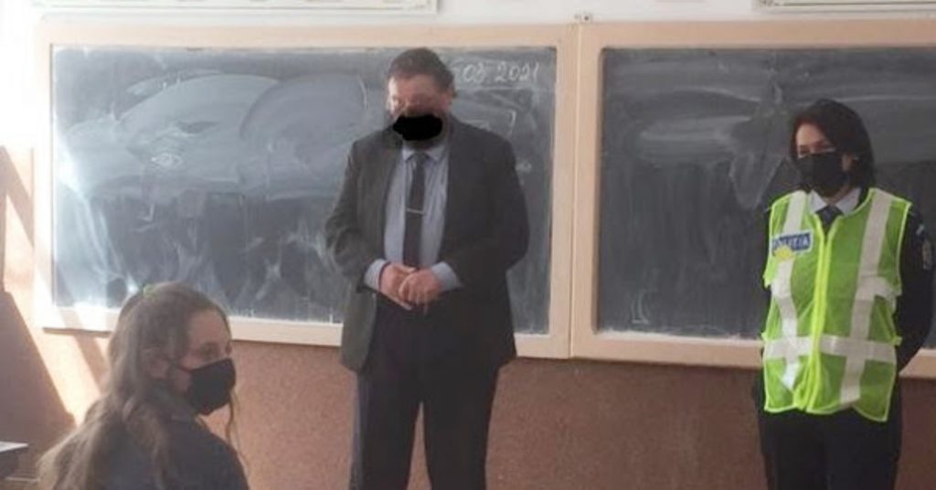 Cum au ascuns faptul că un profesor din Suceava nu purta mască în clasă. Imaginile au fost trimise presei