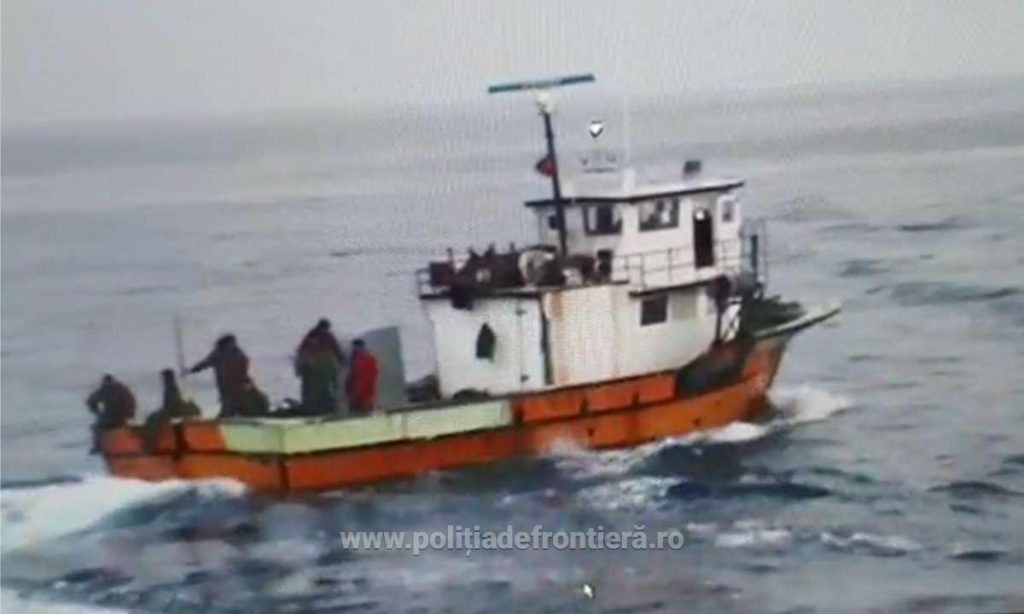 Pescador turcesc, oprit cu focuri de avertisment în zona exclusivă a României