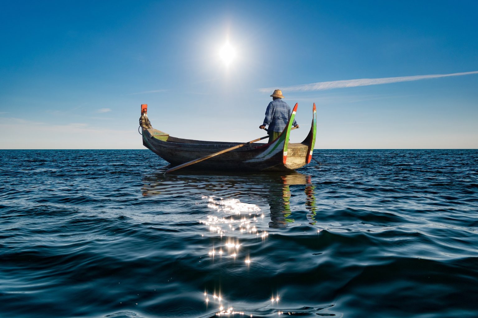 The boat. Человек на лодке в море. Человек в лодке в океане. Лодка в океане. Рыбак на лодке в море.