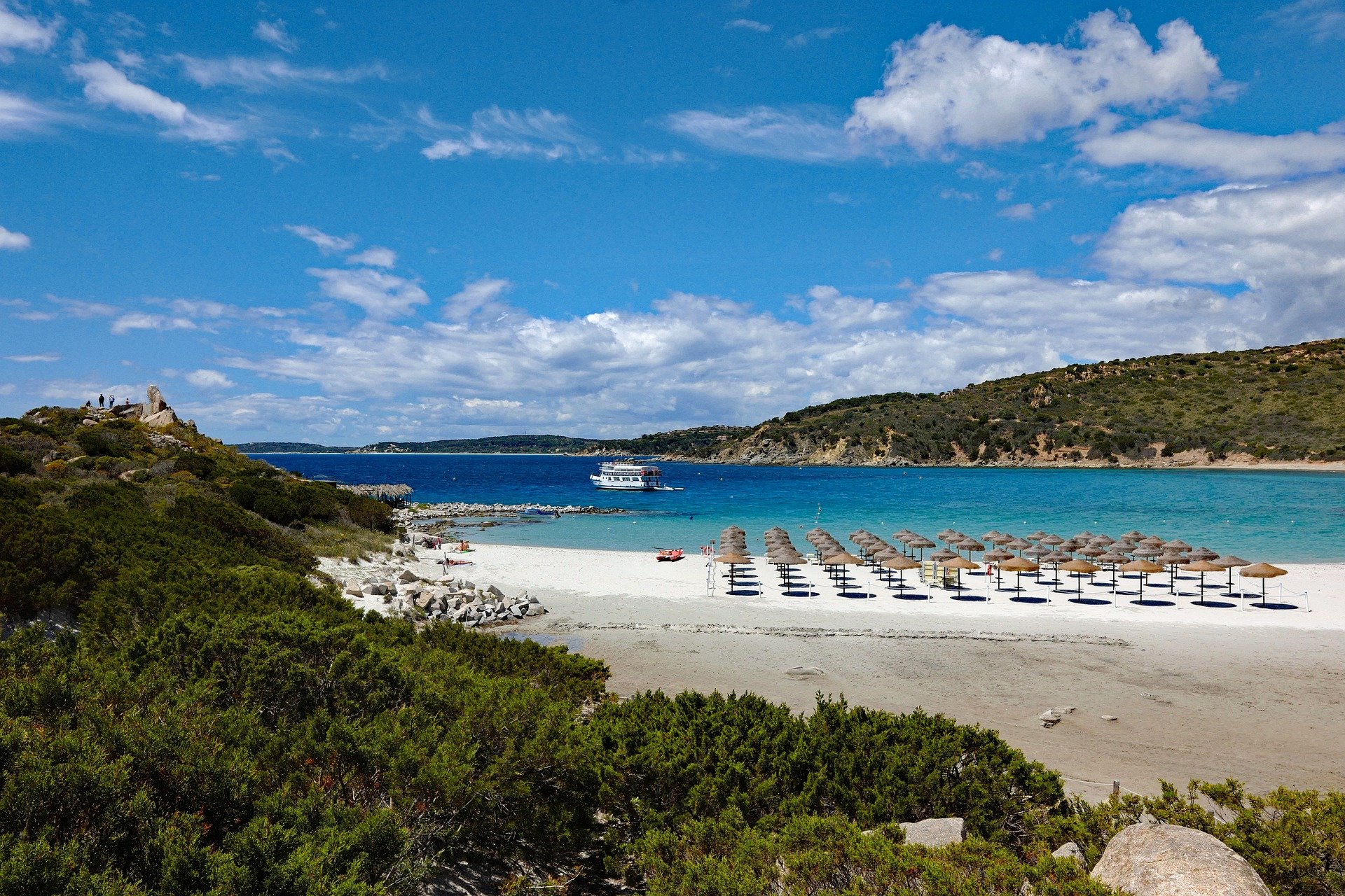 Turiști amendați dacă iau pietre de pe plajele din Sardinia