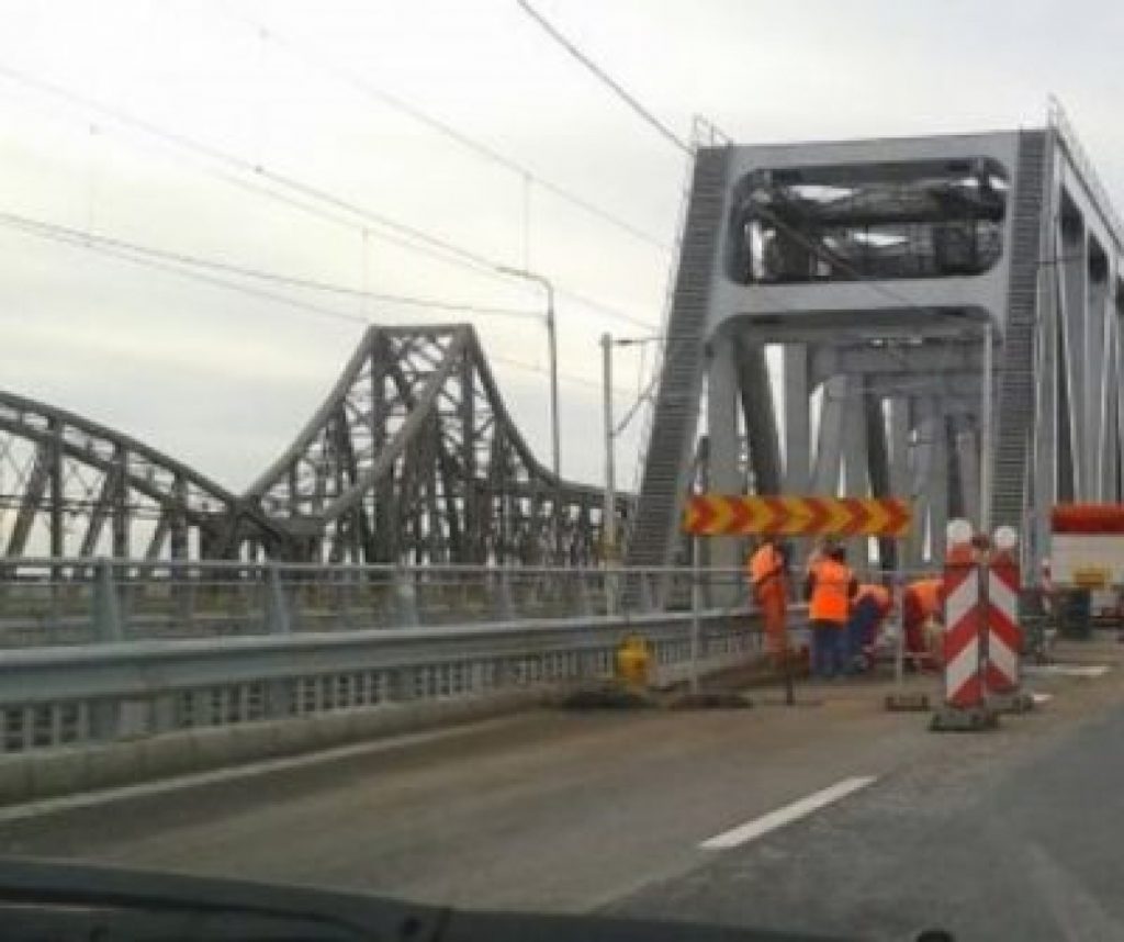 Restricţii de circulație pe autostrada A2. Podul de la Cernavodă intră în reabilitare